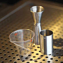 Measuring cocktail ingredients image