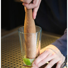 How to muddle a cocktail image