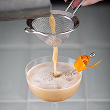 Fine straining (double straining) cocktails image